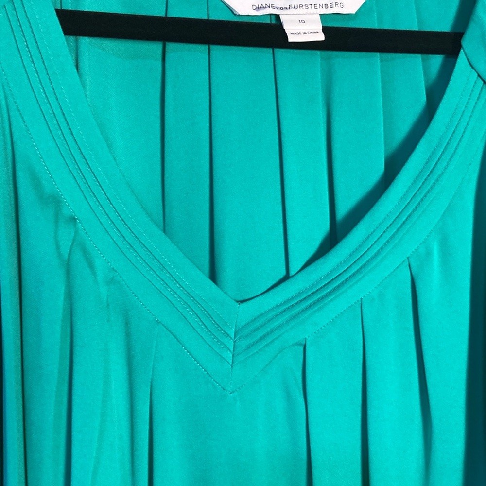 Diane von Furstenberg Size 10 Long Sleeve V Neck Green Silk Blouse - Picture 4 of 10